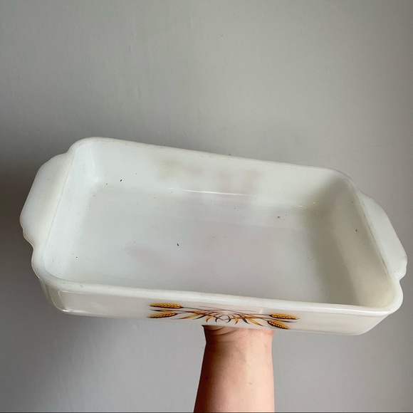 Vintage Fire King Anchor Hocking 9 Inch Casserole Dish - Picture 3 of 4